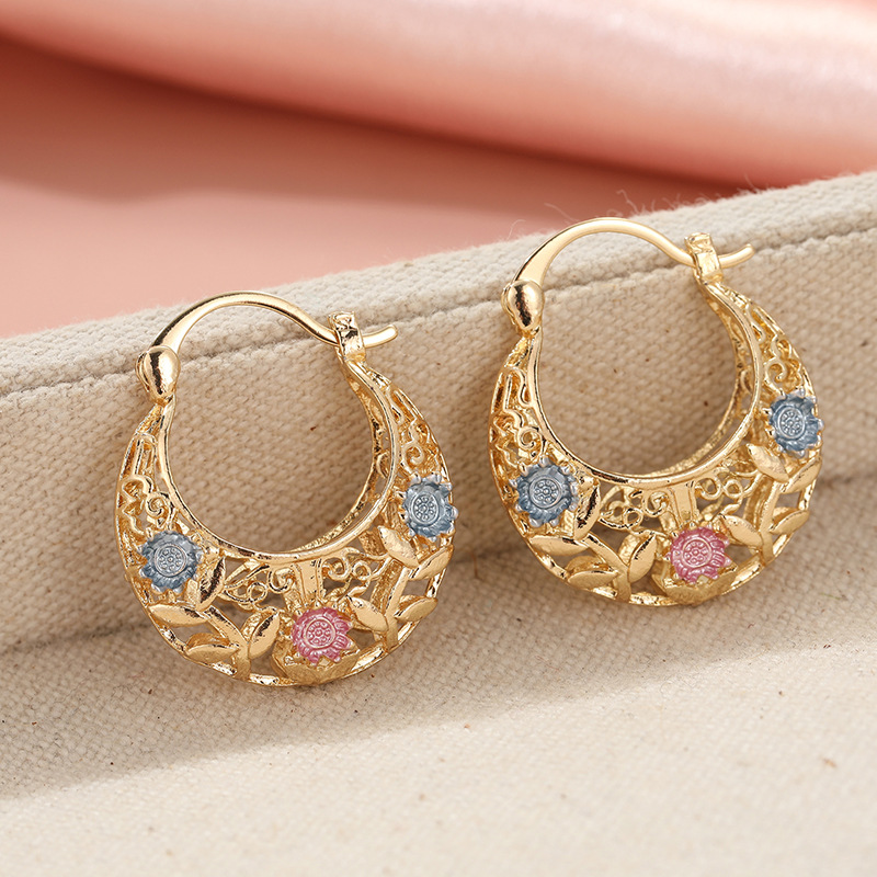 π 50% OFF NOW! π Gold-Plated Crescent Hoop Earrings with Enamel Flowers β Delicate, floral charm & perfect for everyday elegance or gifting πΈ