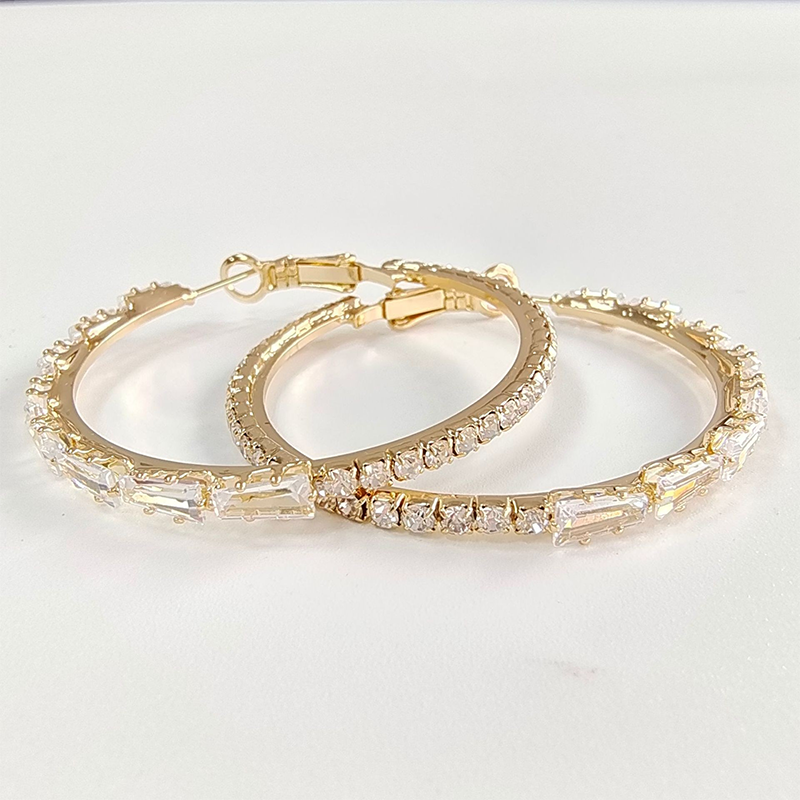 π 50% OFF NOW! β¨ Women's Sparkling CZ Hoop Earrings β Micro-Paved, Lightweight Copper & Bold Design β Elegant, Versatile & Perfect Gift π«