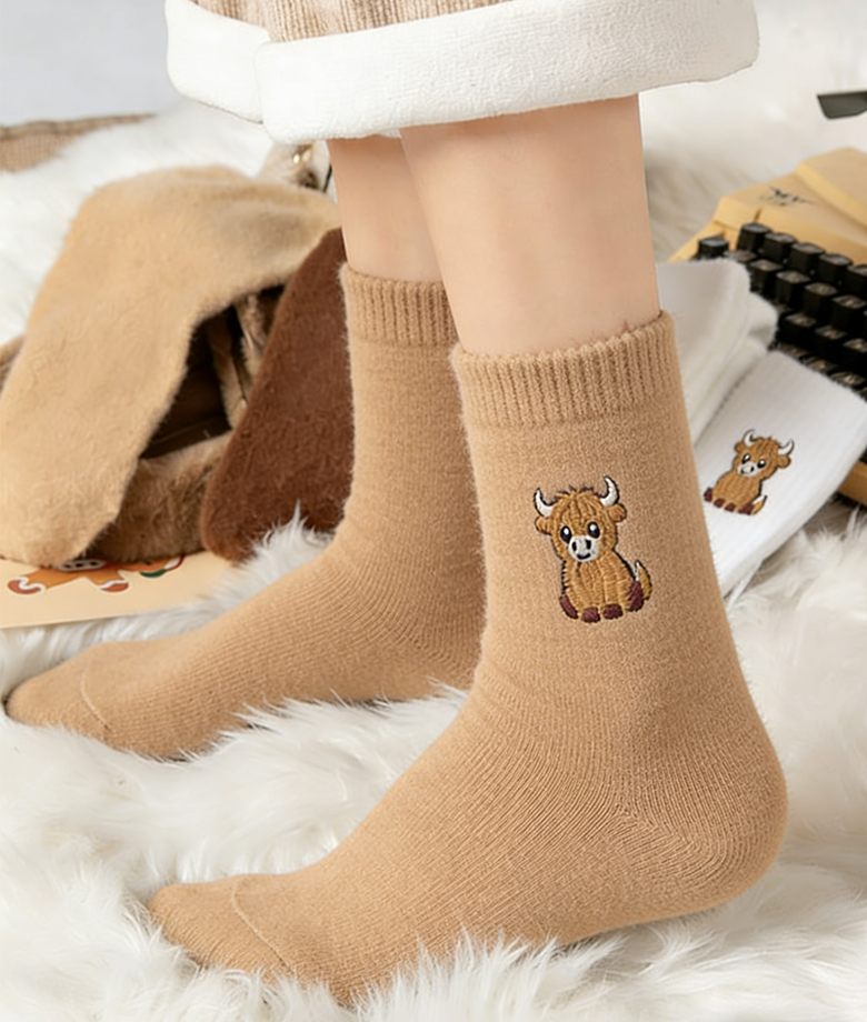 ⏳LAST DAY SALE 50% OFF!🔥Women's Cute Warm Highland Cow Embroidered Plush Socks