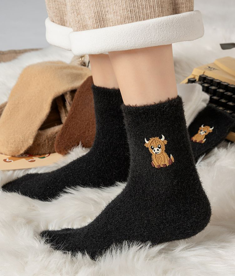 ⏳LAST DAY SALE 50% OFF!🔥Women's Cute Warm Highland Cow Embroidered Plush Socks