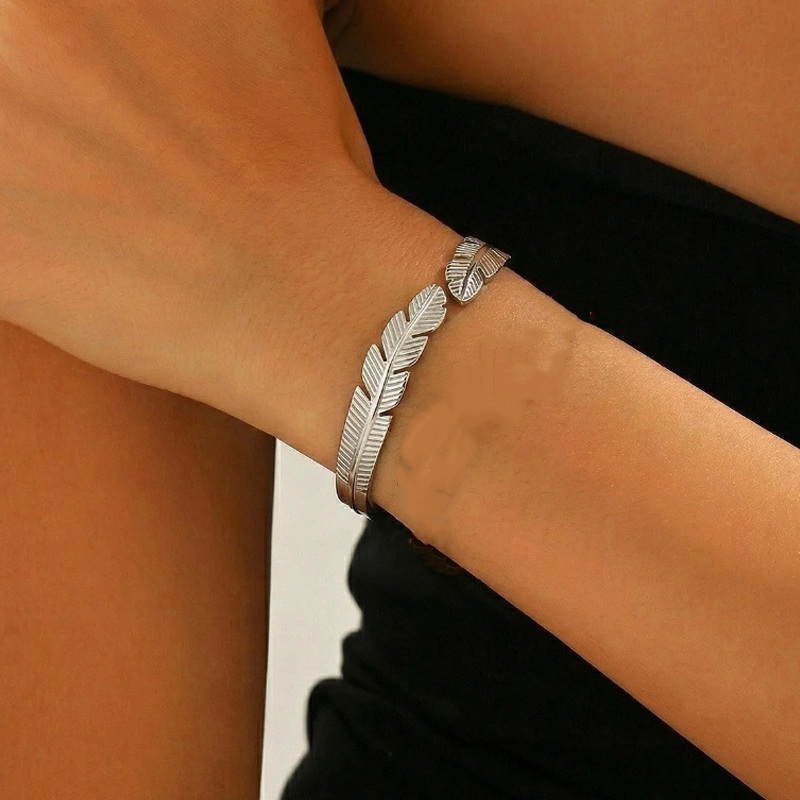 ✨ 50% OFF NOW! 🍃 18K Gold Plated Leaf Open Cuff Bracelet – Adjustable stainless steel – Nature-inspired design, perfect for daily elegance or gifting 💛
