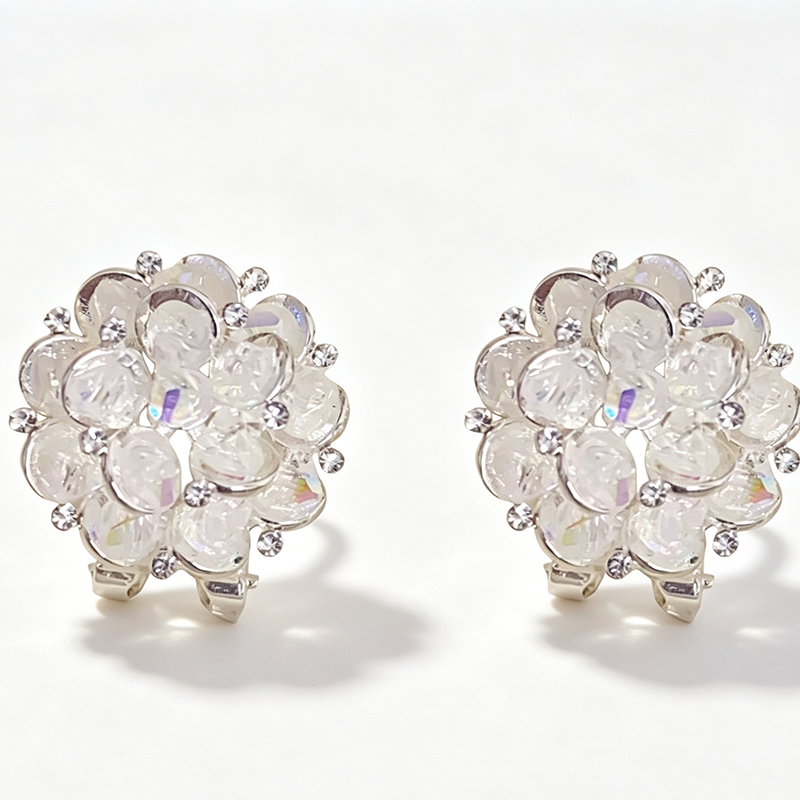 ⏳ Limited time 50% off! 💥💎Elegant Sparkling Floral Stud Earrings☁️