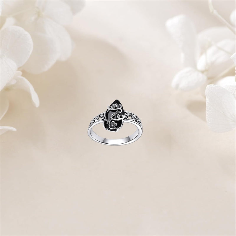 💍 Vintage Floral Black Gemstone Ring – Timeless Boho Elegance